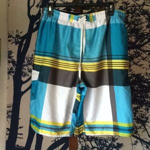 Men’s plaid board shorts, size M, like new!